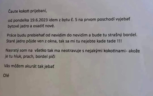 Oznam v bytovke..